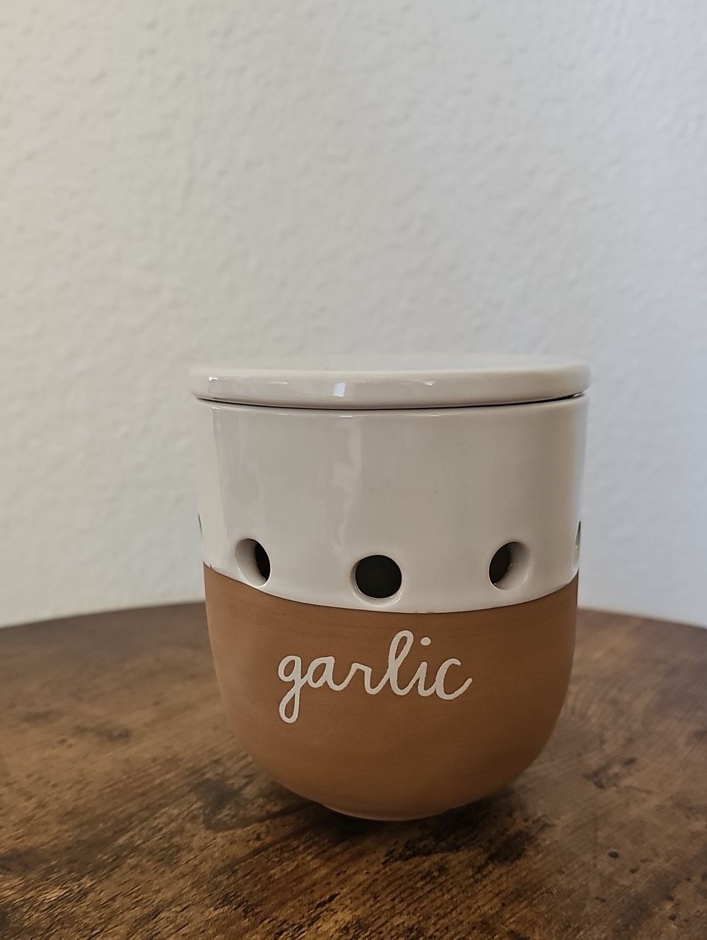 Rae Dunn Terracotta Garlic Keeper Vented Cellar Heritage White Script Font NWT